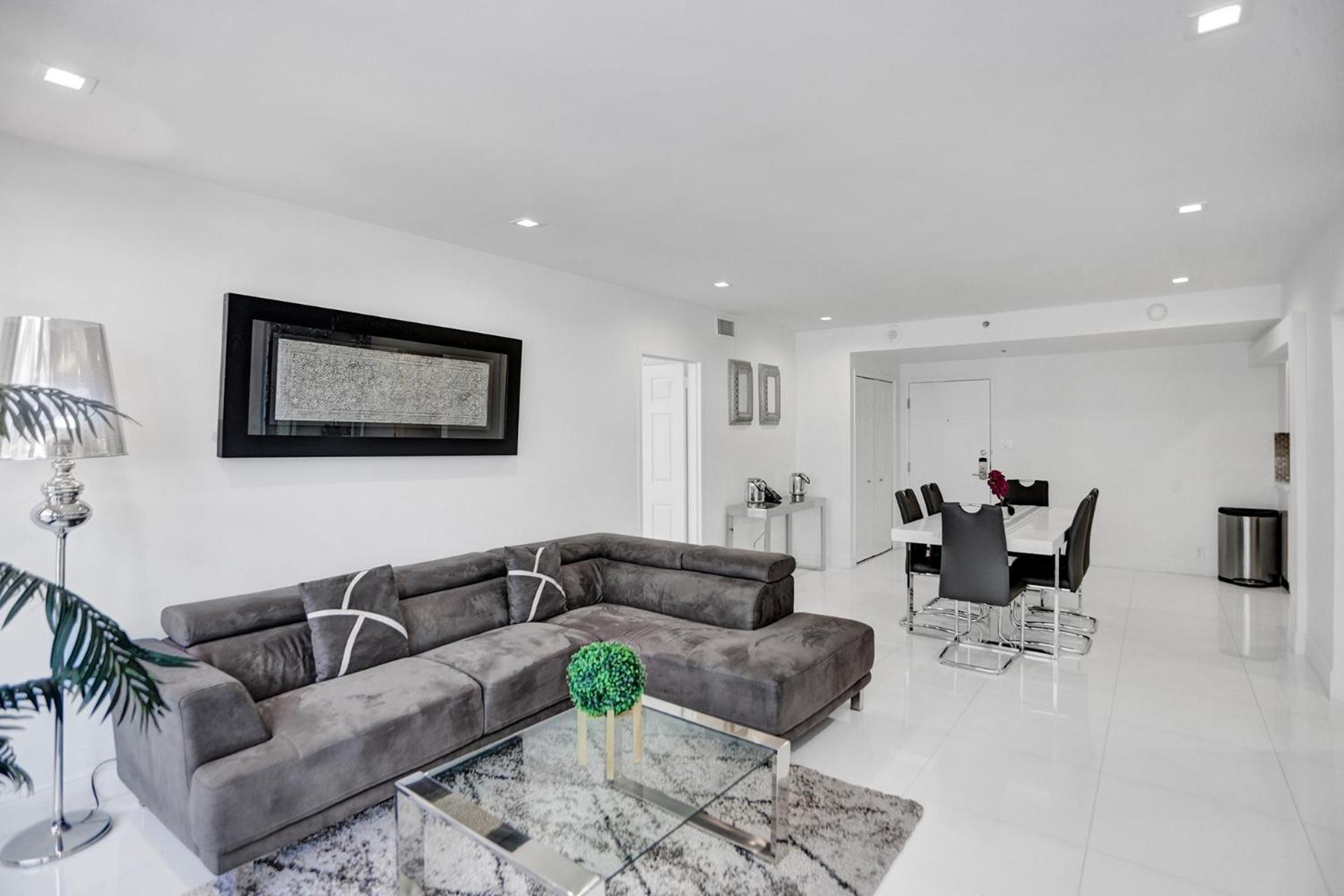 Apartment 2br 2ba With Service 1616 Miami Beach