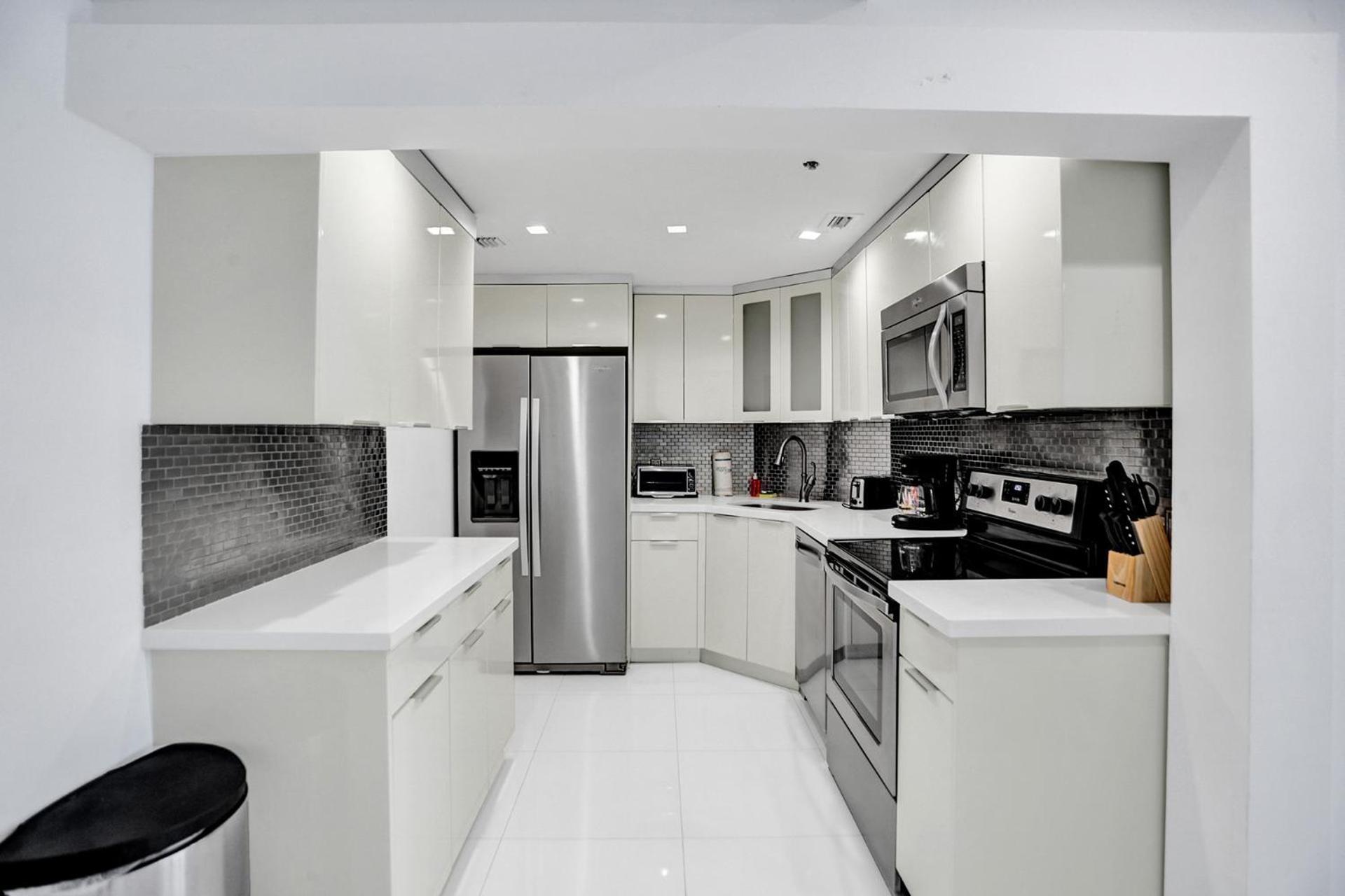 2br 2ba With Service 1616 *