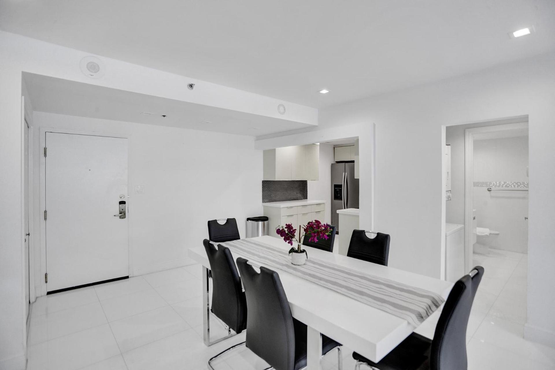 2br 2ba With Service 1616 Apartment *