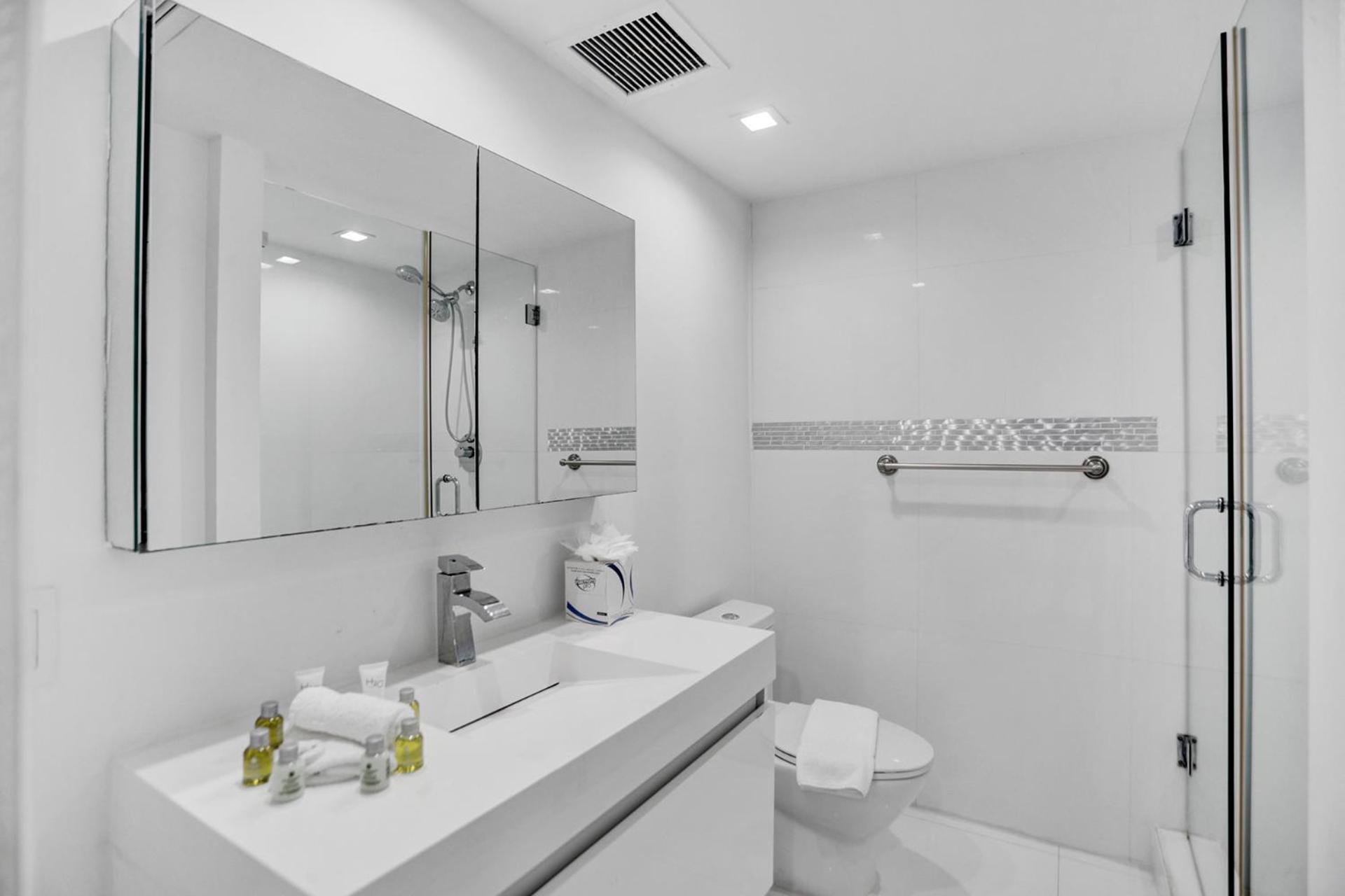2br 2ba With Service 1616 *