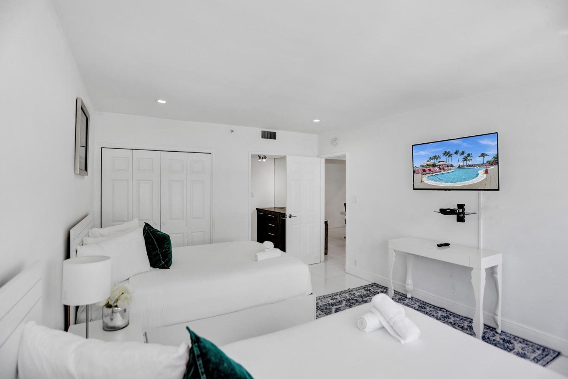 Apartment 2br 2ba With Service 1616