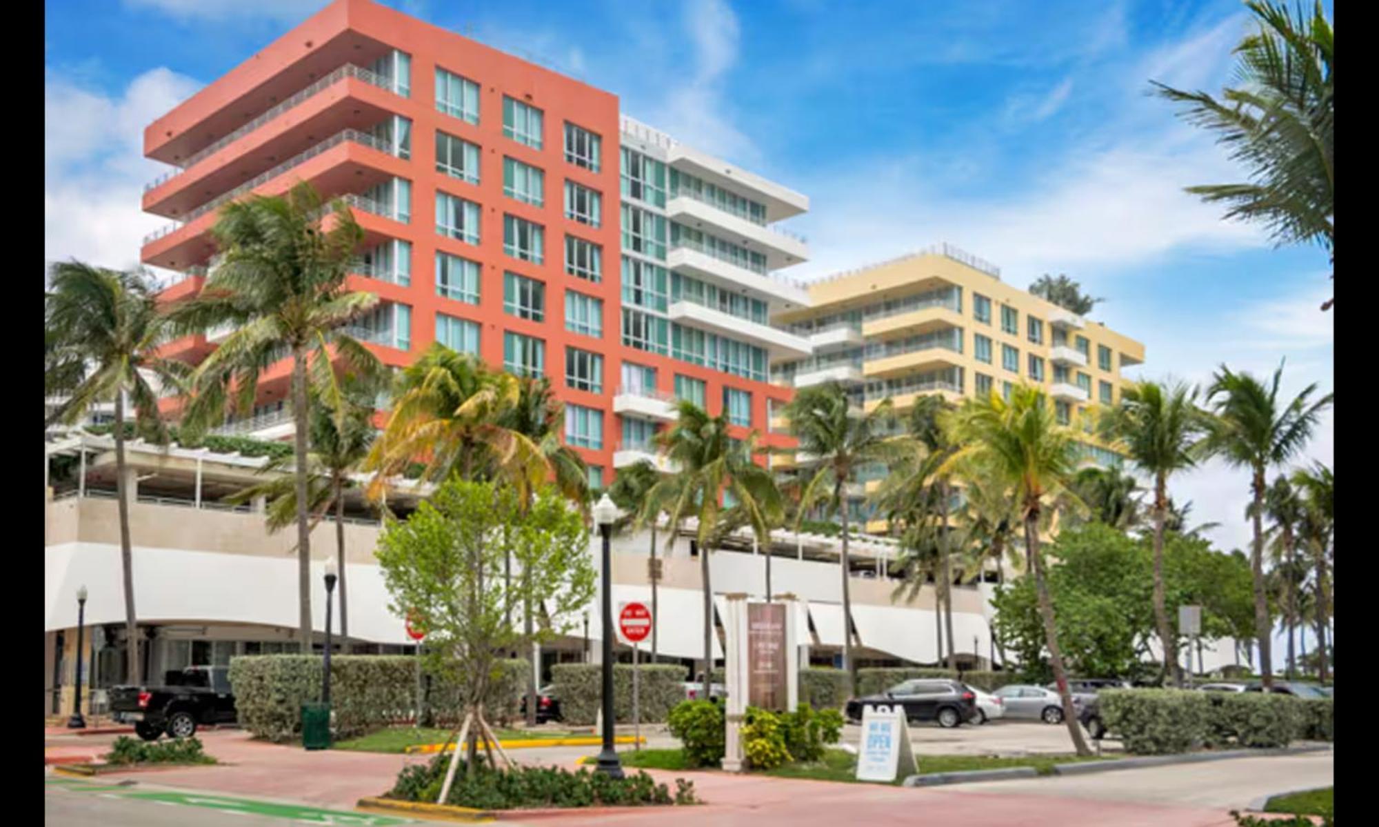 Beachfront Bentley One Bedroom With Balcony And Access Apartment Miami Beach