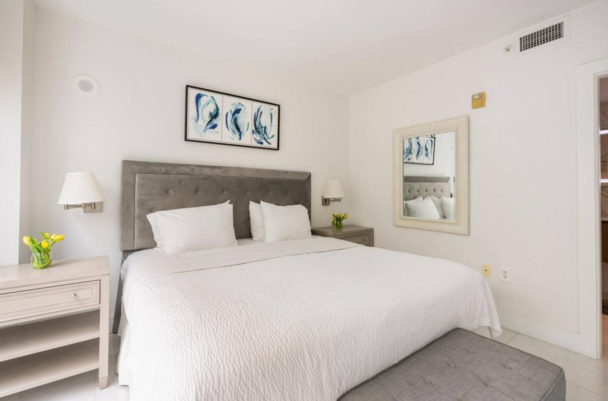 Apartment Beachfront Bentley One Bedroom With Balcony And Access *