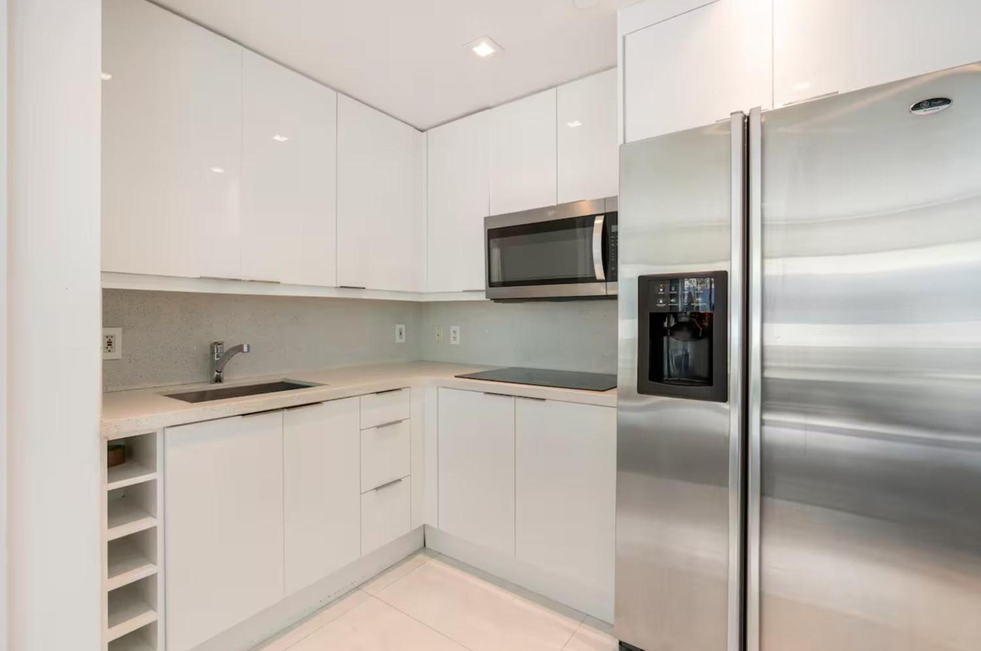 Beachfront Bentley One Bedroom With Balcony And Access * Miami Beach
