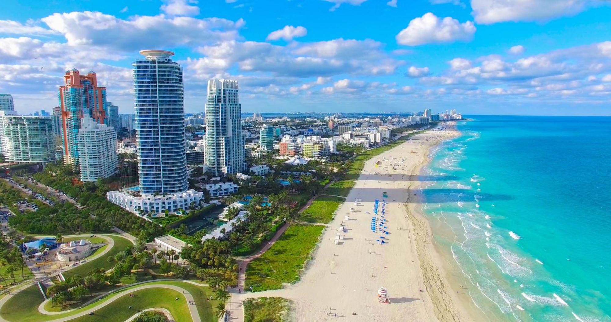 Beachfront Bentley One Bedroom With Balcony And Access Apartment Miami Beach