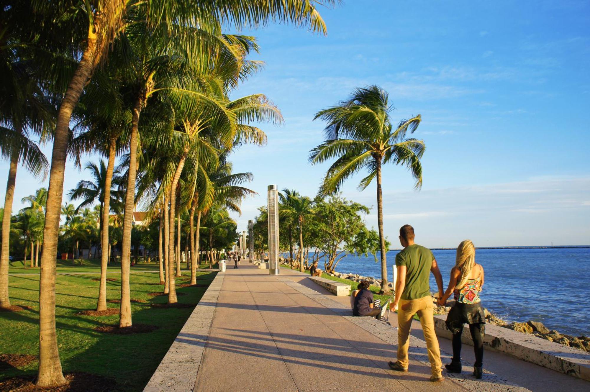 Beachfront Bentley One Bedroom With Balcony And Access Miami Beach