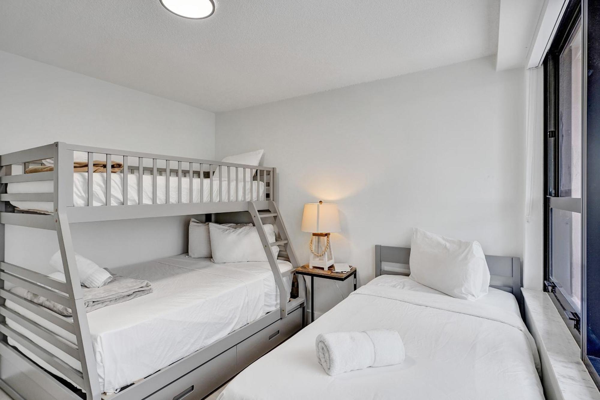 Ocean View Serenity Service 915 Apartment