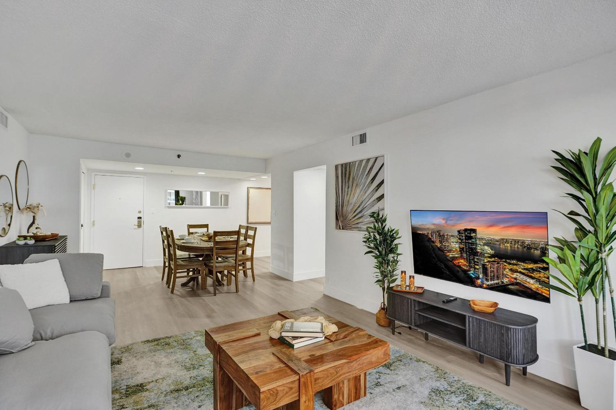 Ocean View Serenity Service 915 * Miami Beach