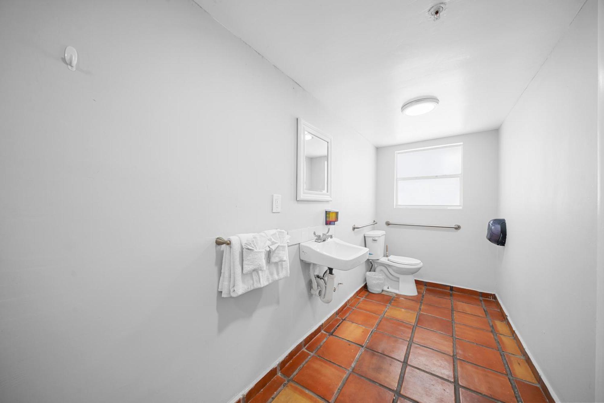 Rock By Lowkl Apartment