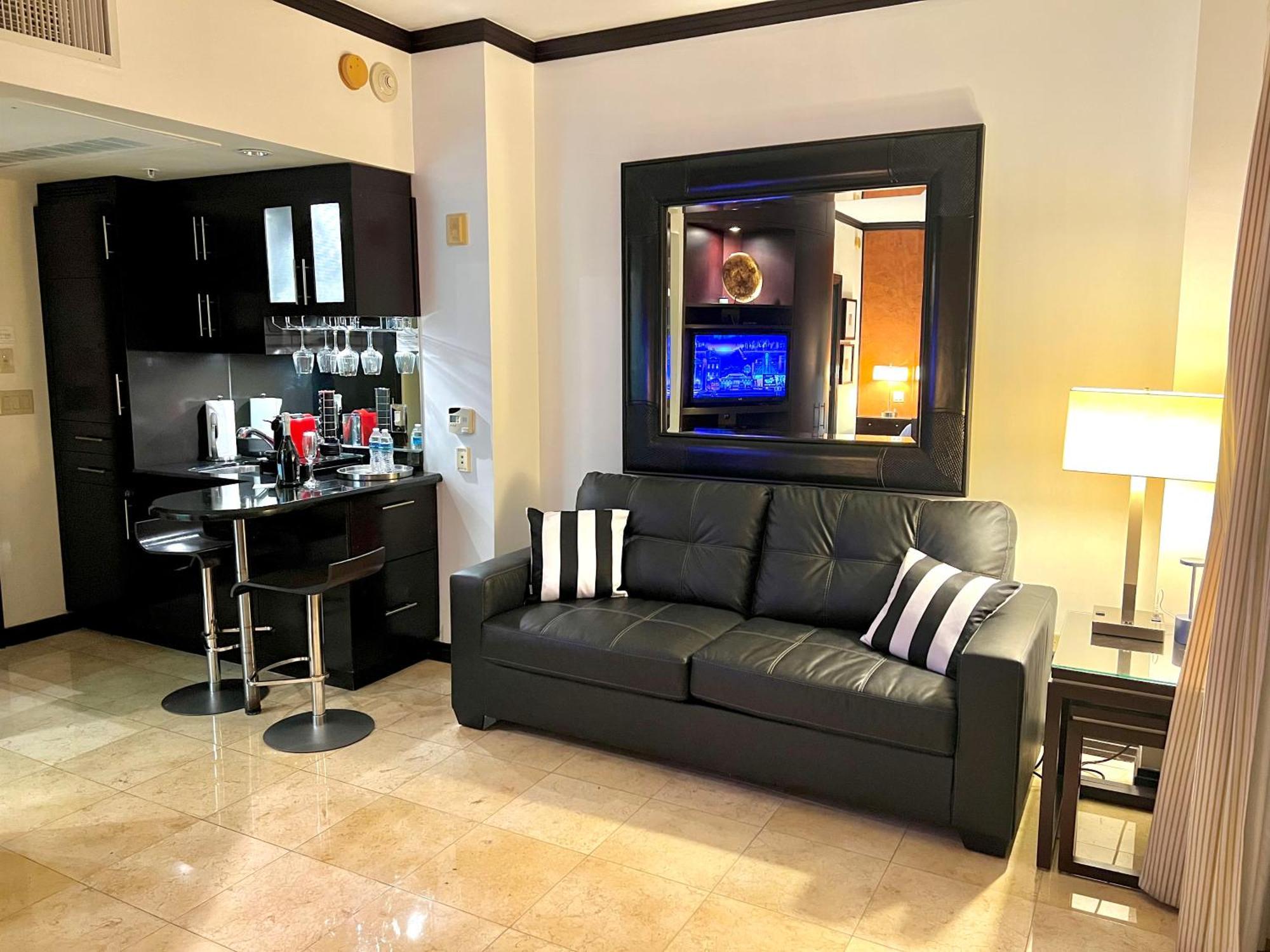 Boutique 3 Min Walk To * Miami Beach