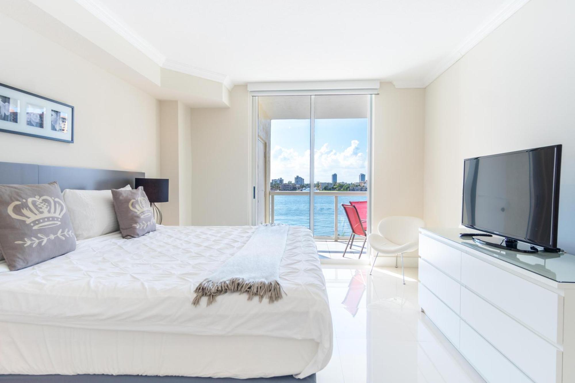 Golden Bay 46 Miami Beach