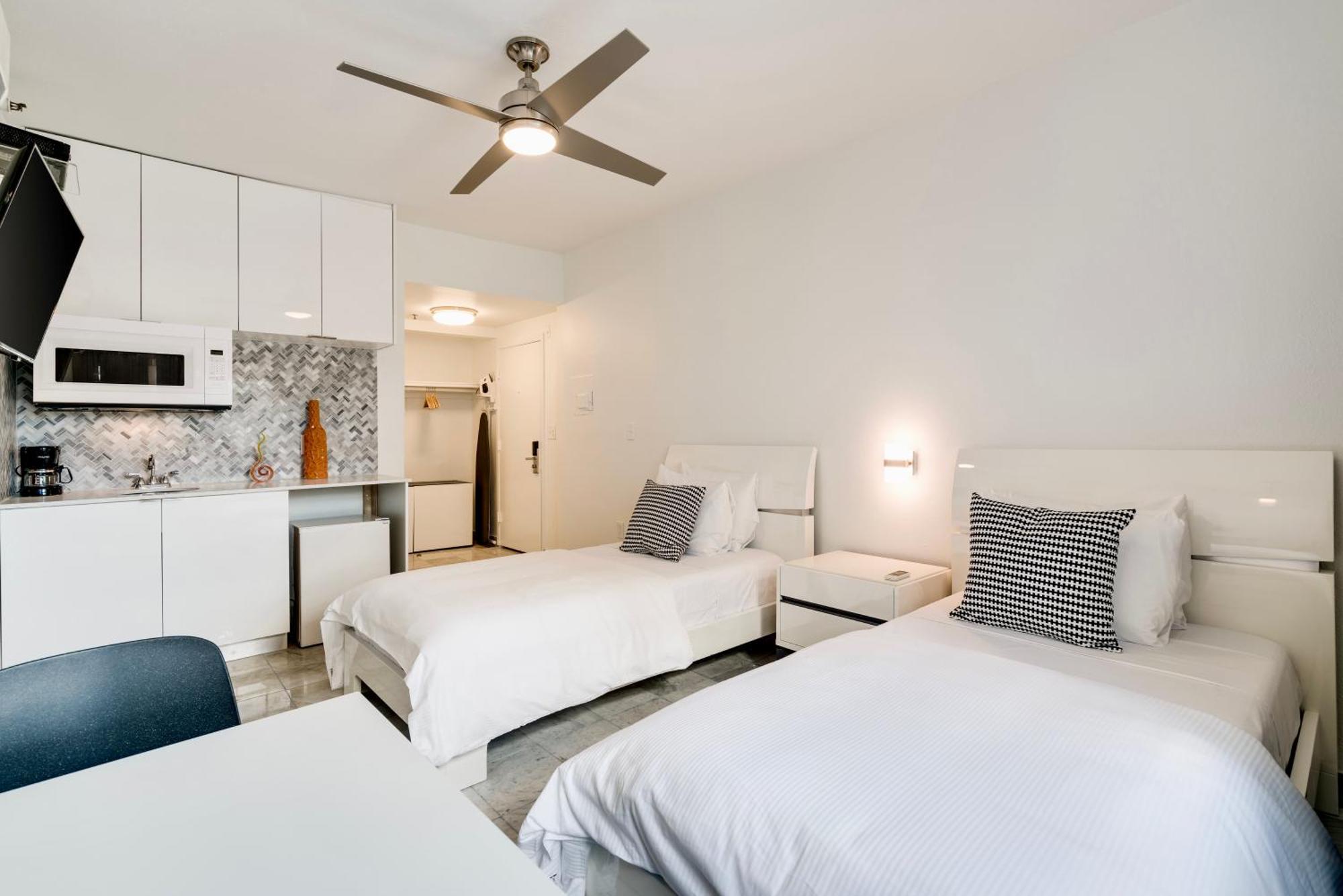 Location By The ! Free Wifi - Tv - Amenities *