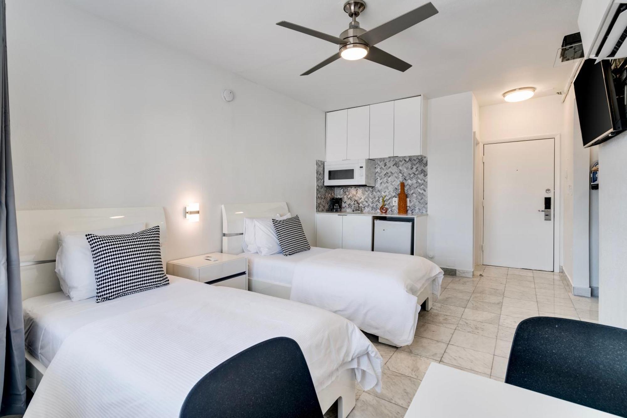 Location By The ! Free Wifi - Tv - Amenities Miami Beach