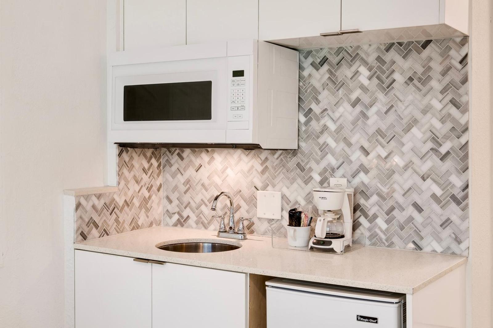 Location By The ! Free Wifi - Tv - Amenities * Miami Beach