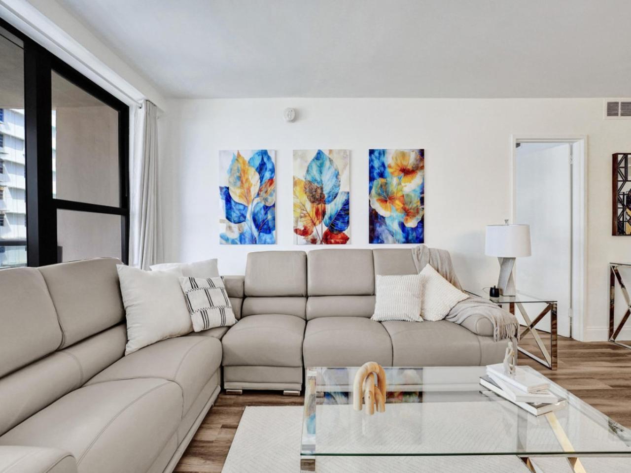 Luxury With Exclusive Amenities 1016