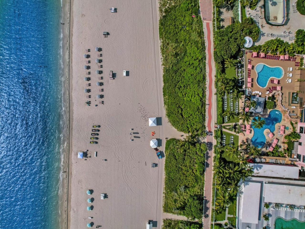 Luxury With Exclusive Amenities 1016