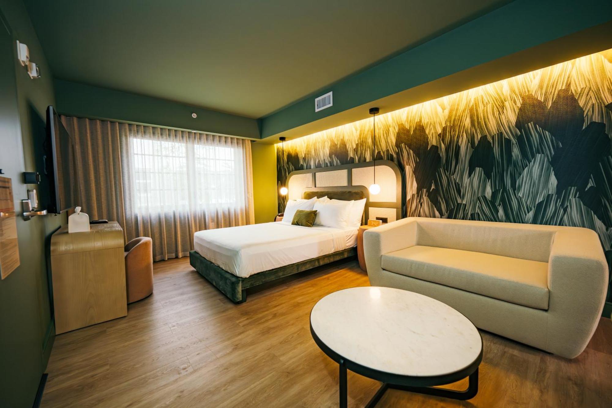 Art Deco Marela Boutique Miami Beach