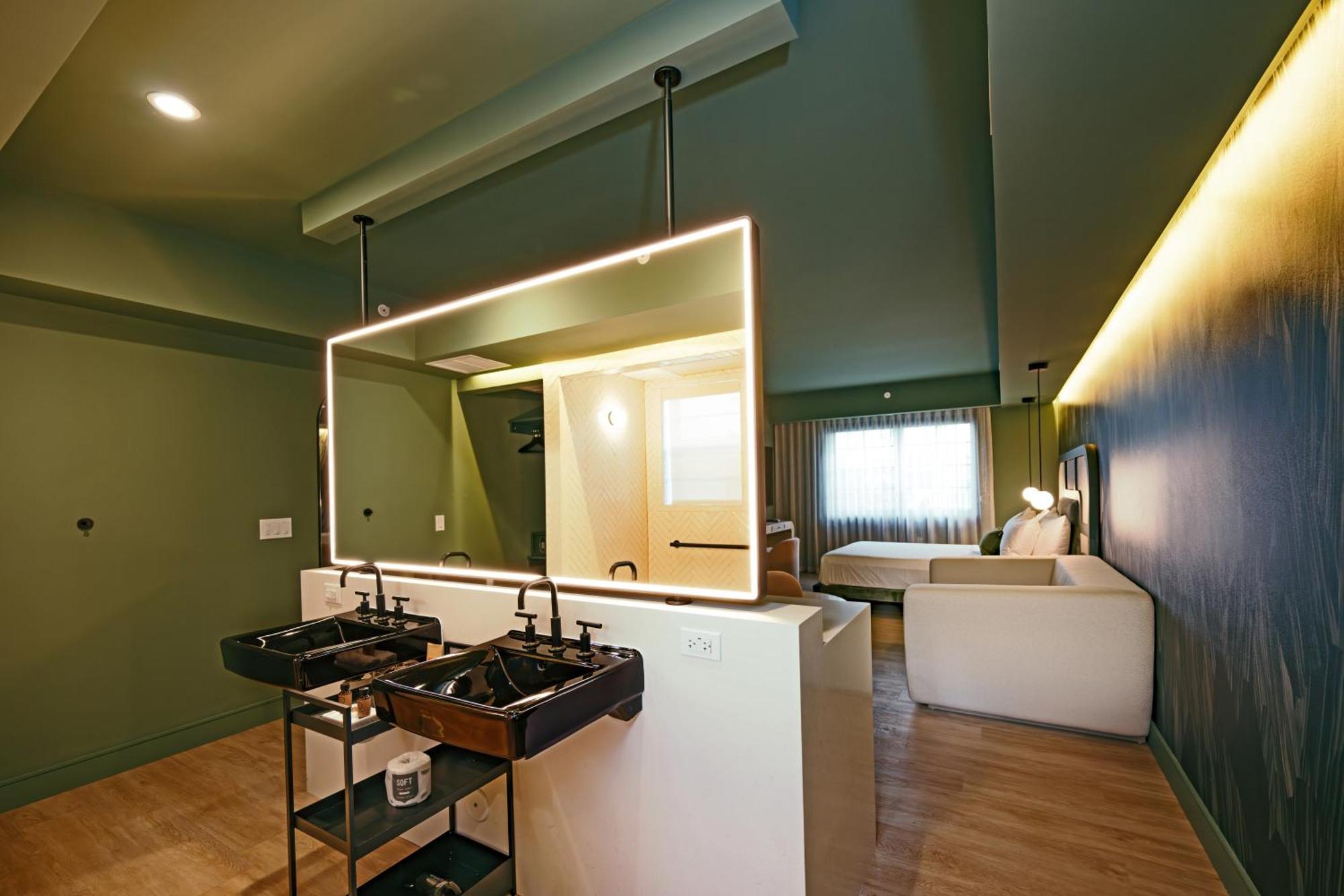 Art Deco Marela Boutique Miami Beach