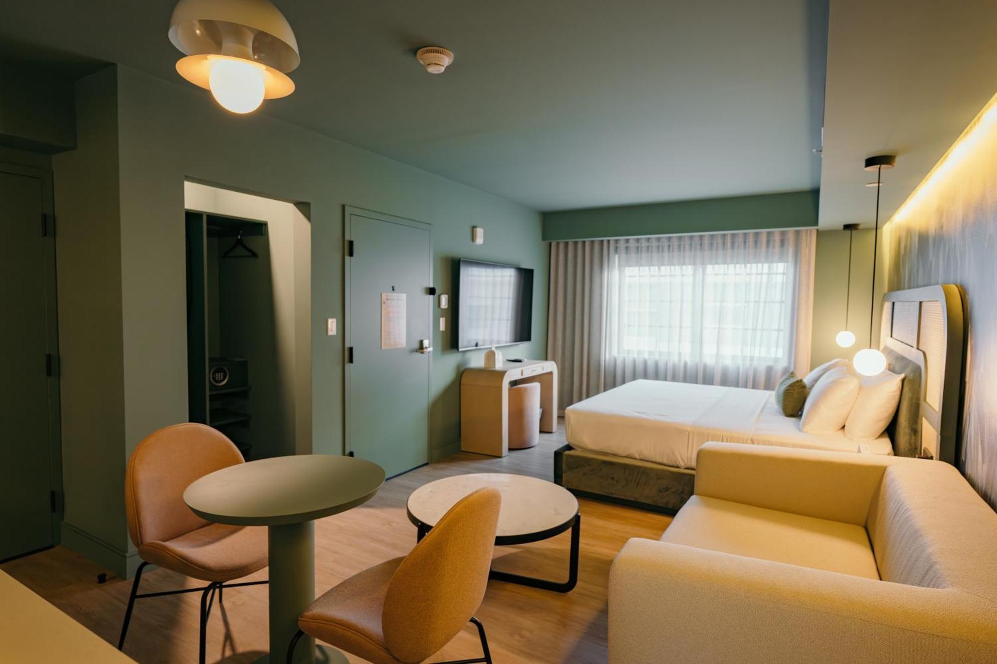 Art Deco Marela Boutique Miami Beach