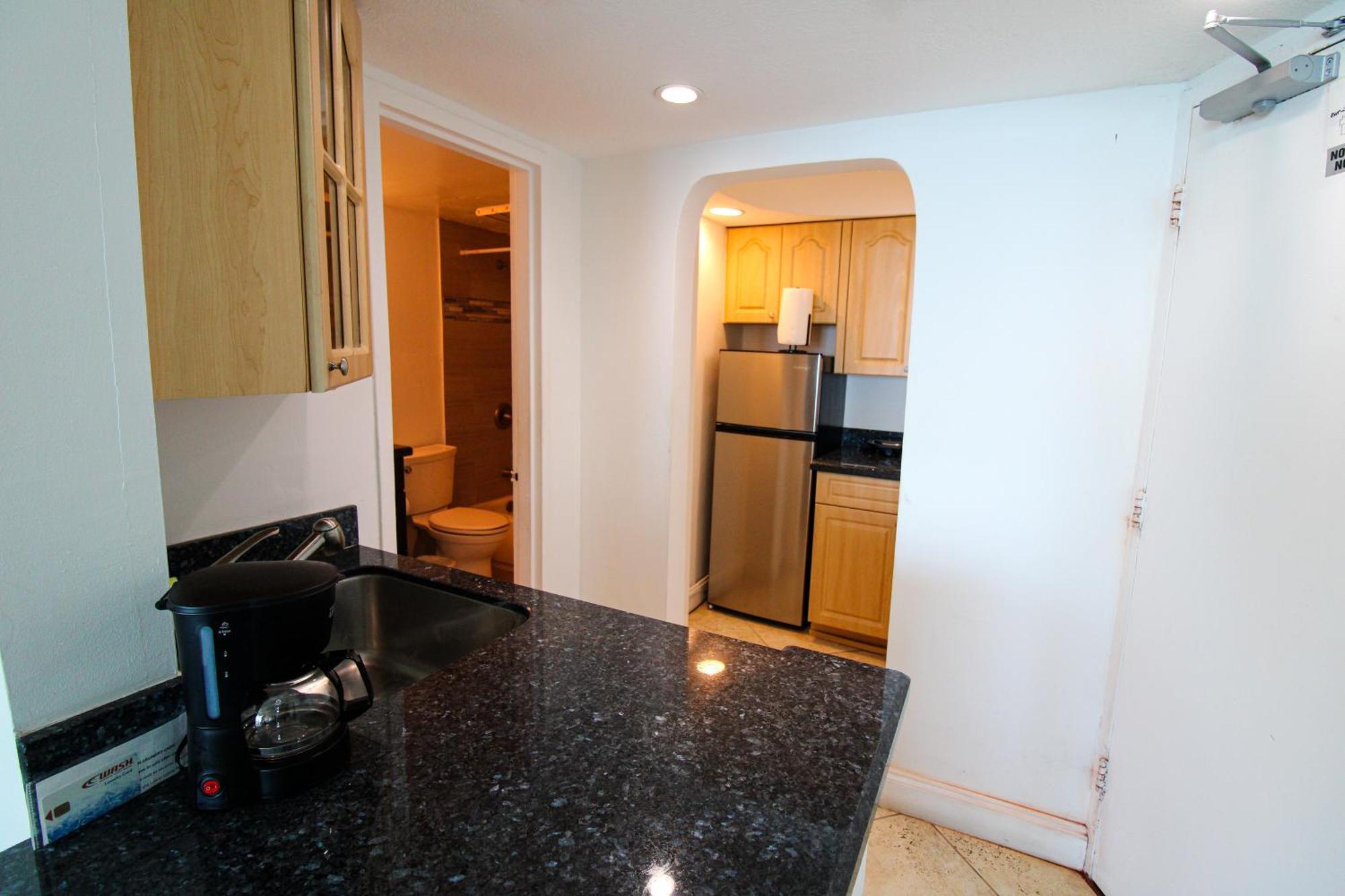 Castle 830 Oceanview Balcony Studio, Pool, Tennis, Free Parking *