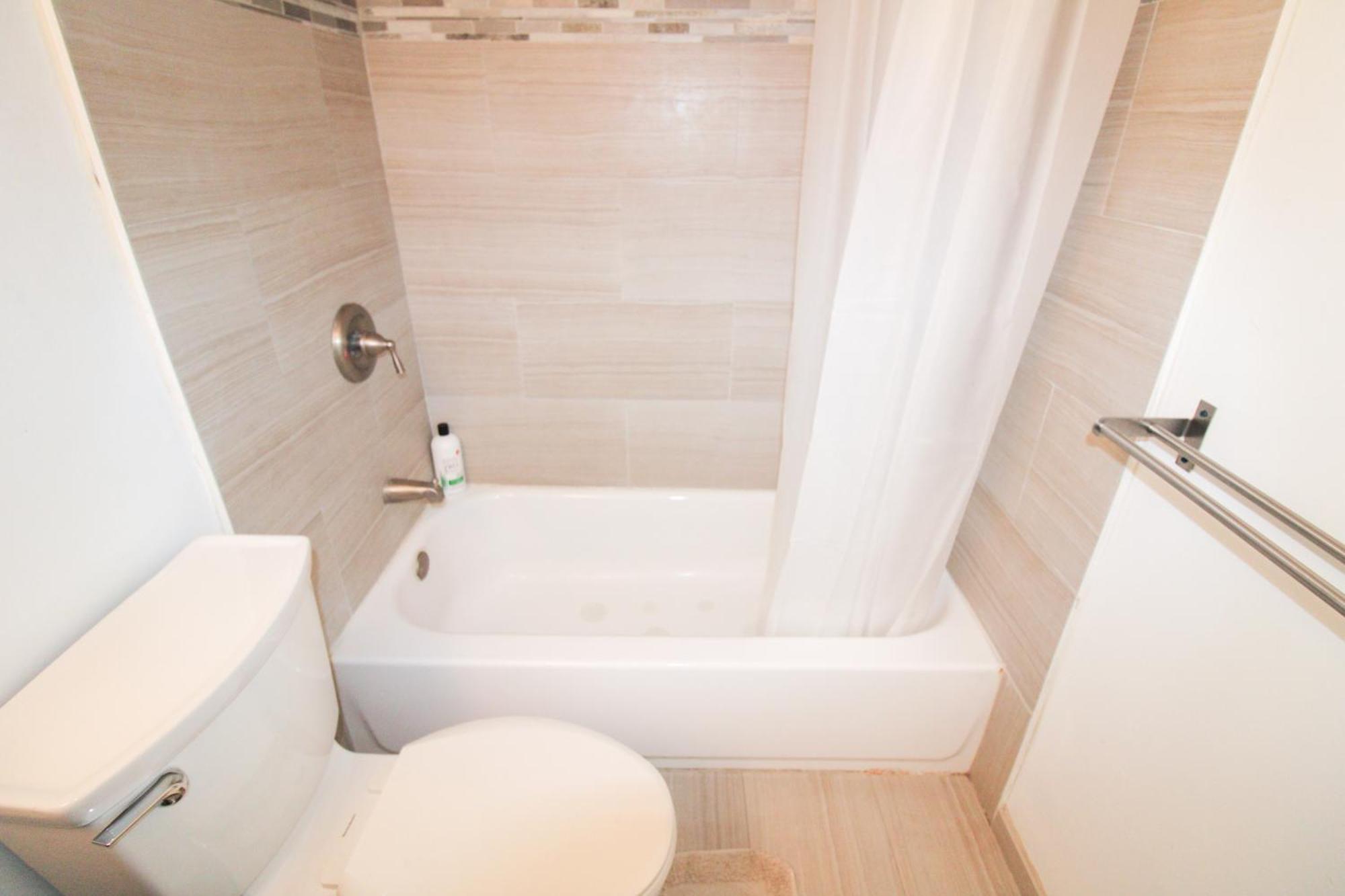 Castle 830 Oceanview Balcony Studio, Pool, Tennis, Free Parking Apartment *