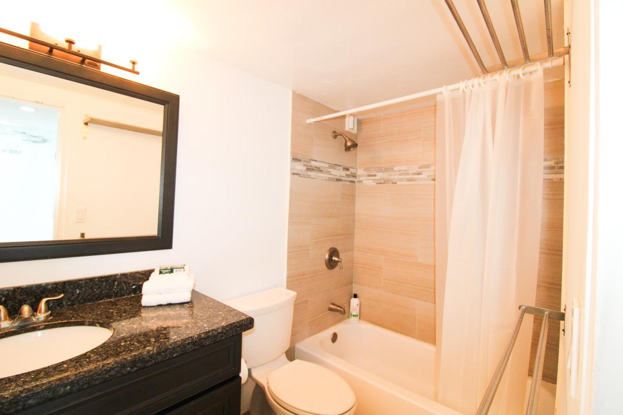 Castle 830 Oceanview Balcony Studio, Pool, Tennis, Free Parking Apartment Miami Beach