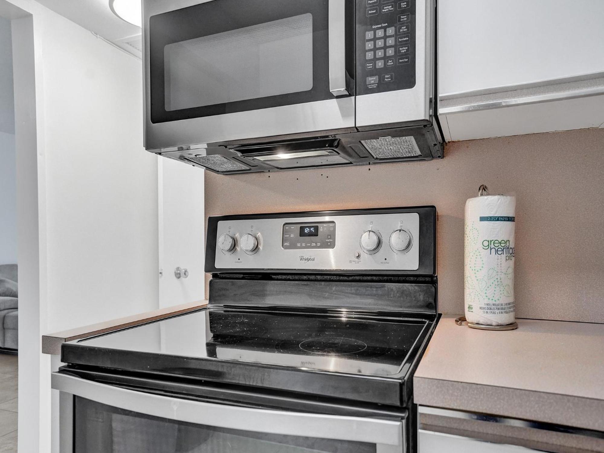 Cozy 2 Bedroom Ocean View Service 707 *