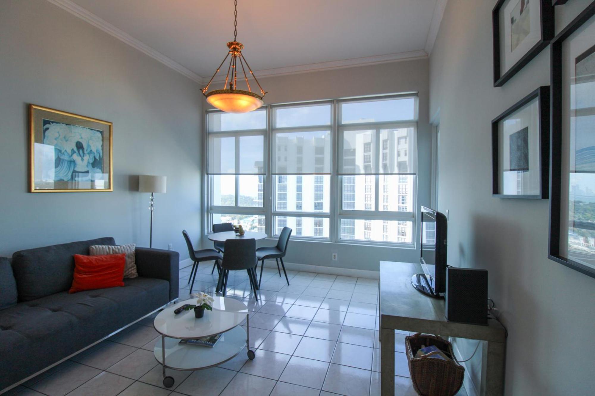 Castle Ph12 Spacious Bay View Penthouse, Pool, Tennis, Free Parking *