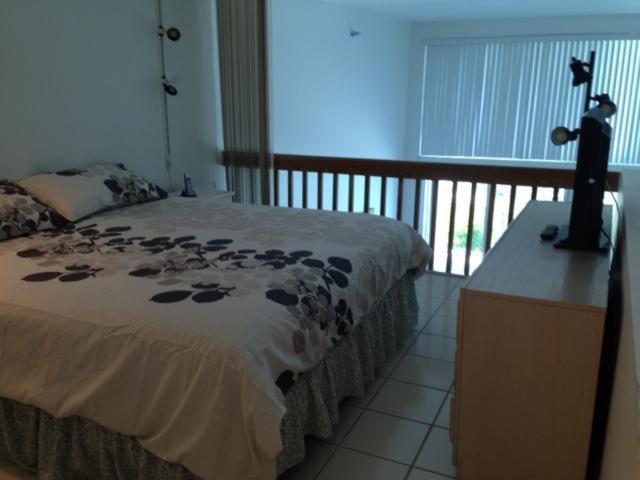 Castle M4 Beachfront Balcony Loft, Free Parking, Pool, Tennis, Access Miami Beach