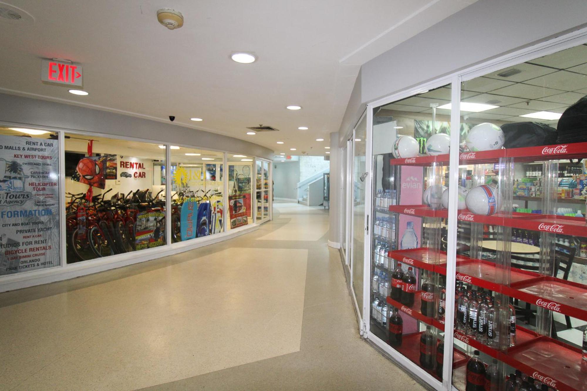 Castle M4 Beachfront Balcony Loft, Free Parking, Pool, Tennis, Access *