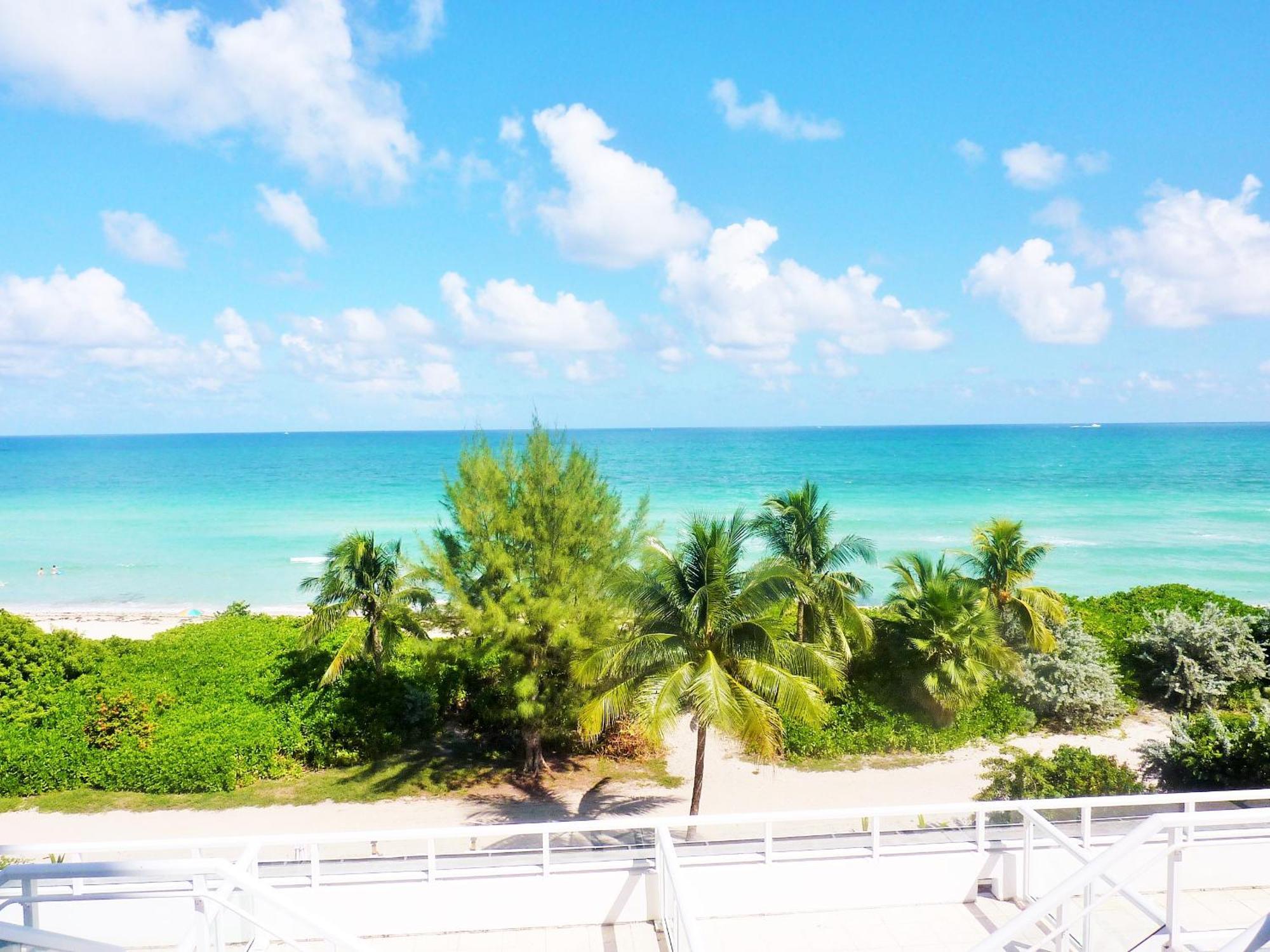 Castle M4 Beachfront Balcony Loft, Free Parking, Pool, Tennis, Access Holiday home Miami Beach