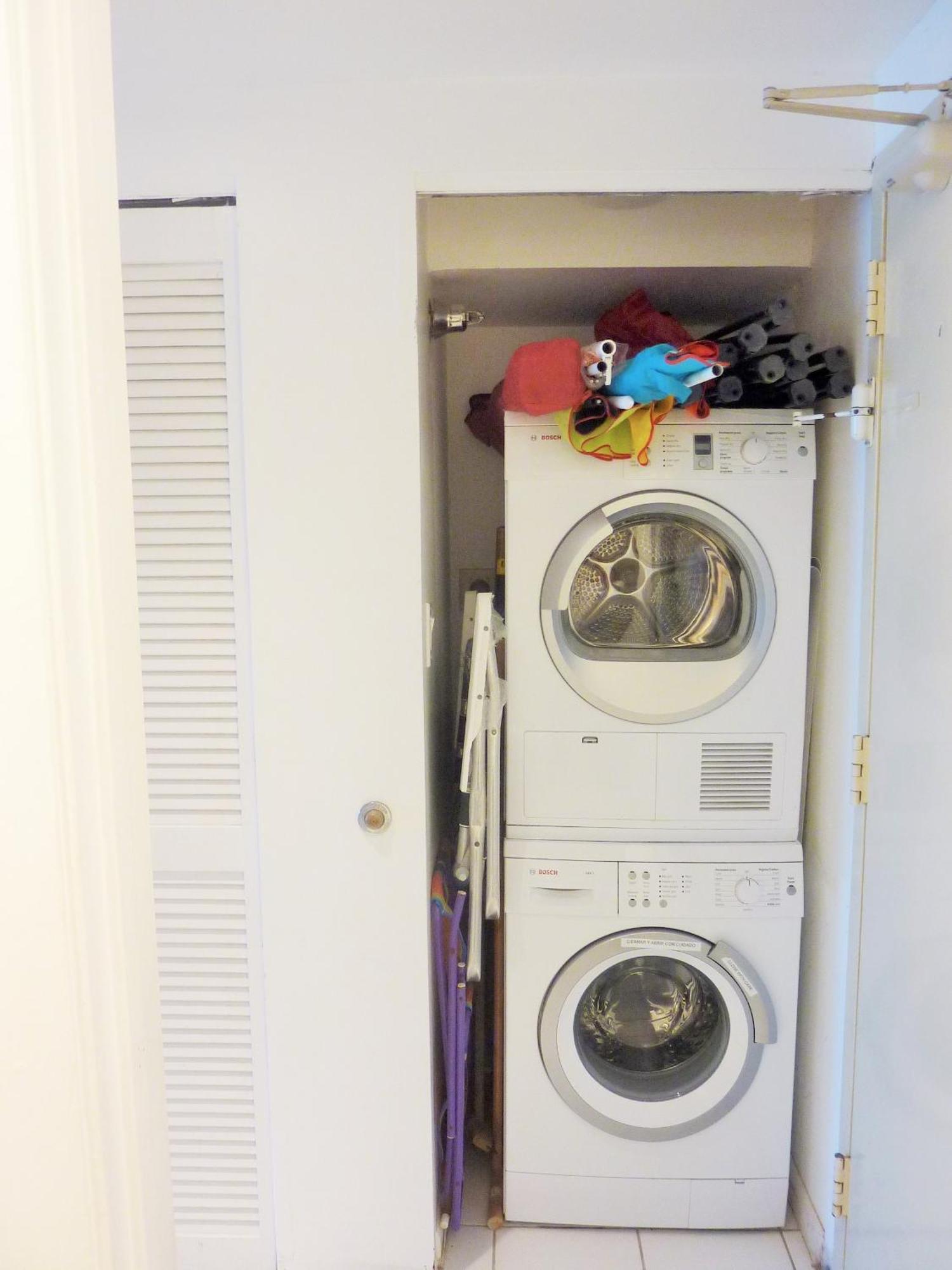 Castle M4 Beachfront Balcony Loft, Free Parking, Pool, Tennis, Access Holiday home *