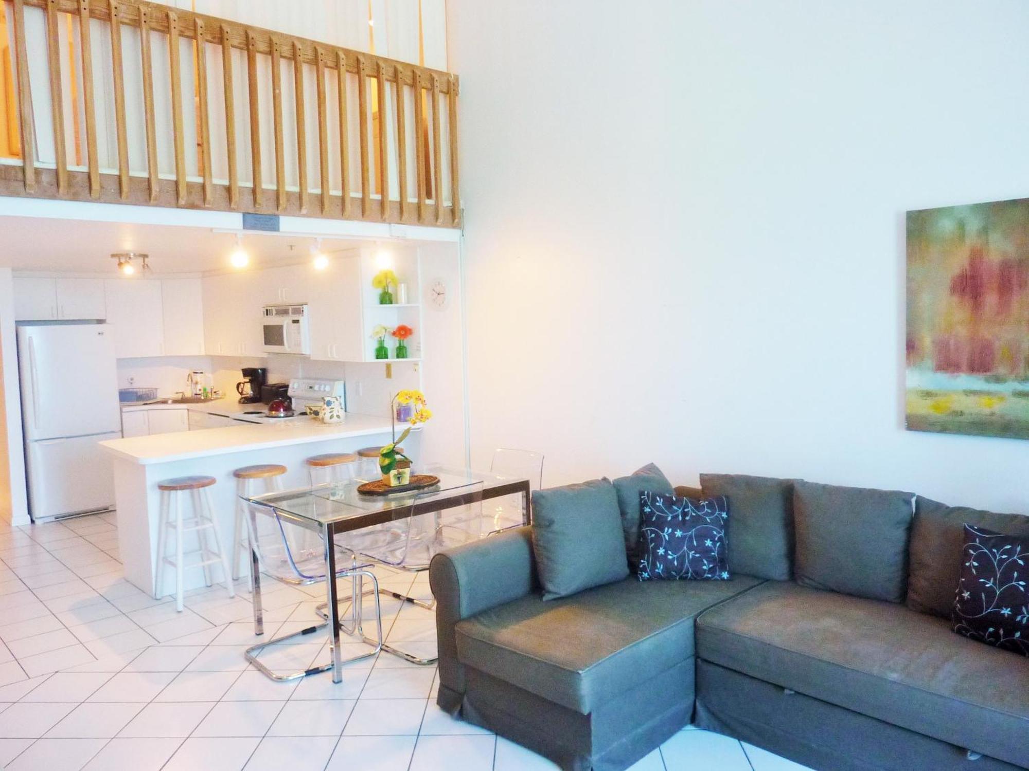 Castle M4 Beachfront Balcony Loft, Free Parking, Pool, Tennis, Access Holiday home Miami Beach