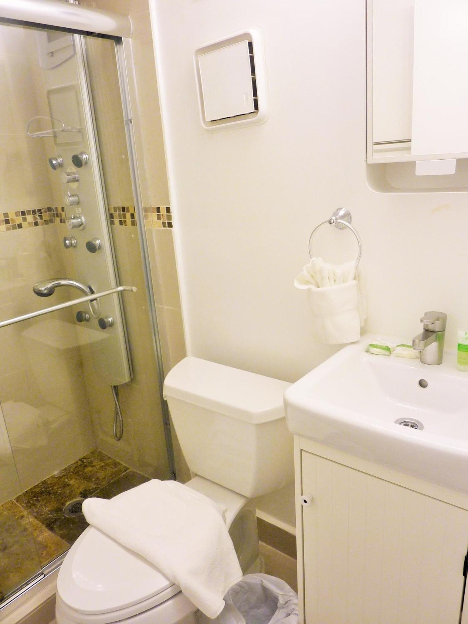 Castle M4 Beachfront Balcony Loft, Free Parking, Pool, Tennis, Access * Miami Beach