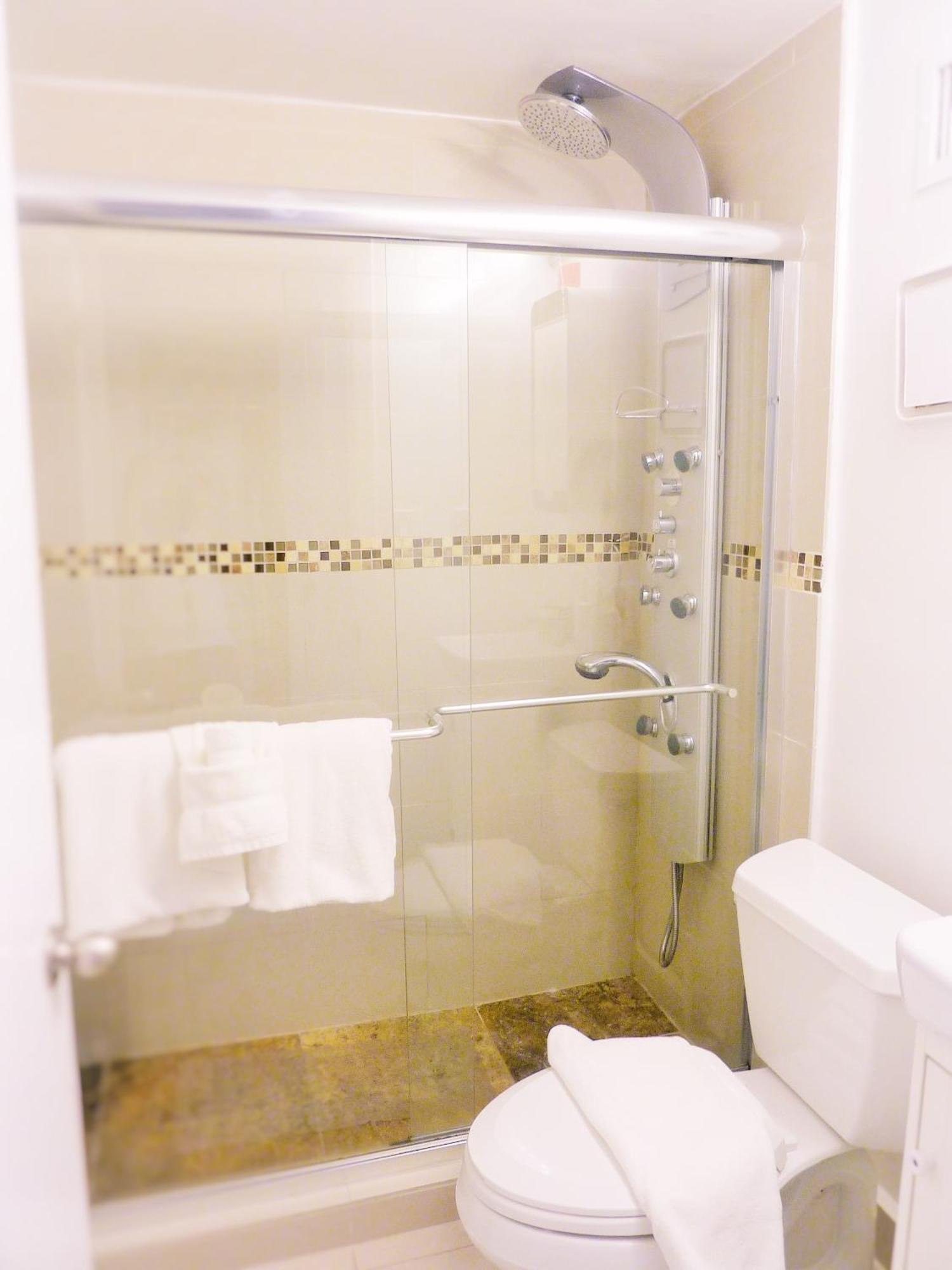 Holiday home Castle M4 Beachfront Balcony Loft, Free Parking, Pool, Tennis, Access *