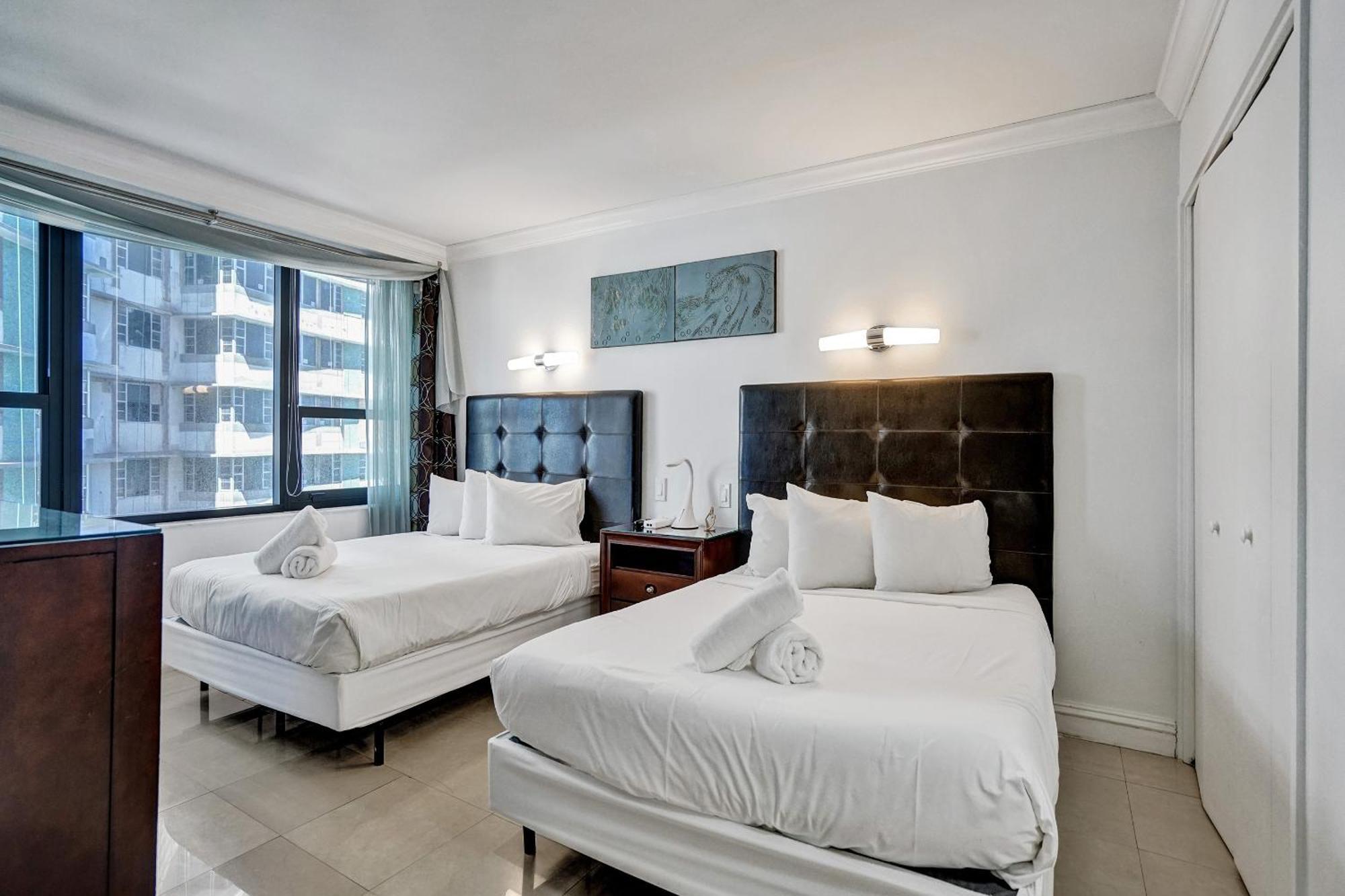 With Perks, Pools, Fitness Center, And A Relaxing Bathtub 916 Apartment *