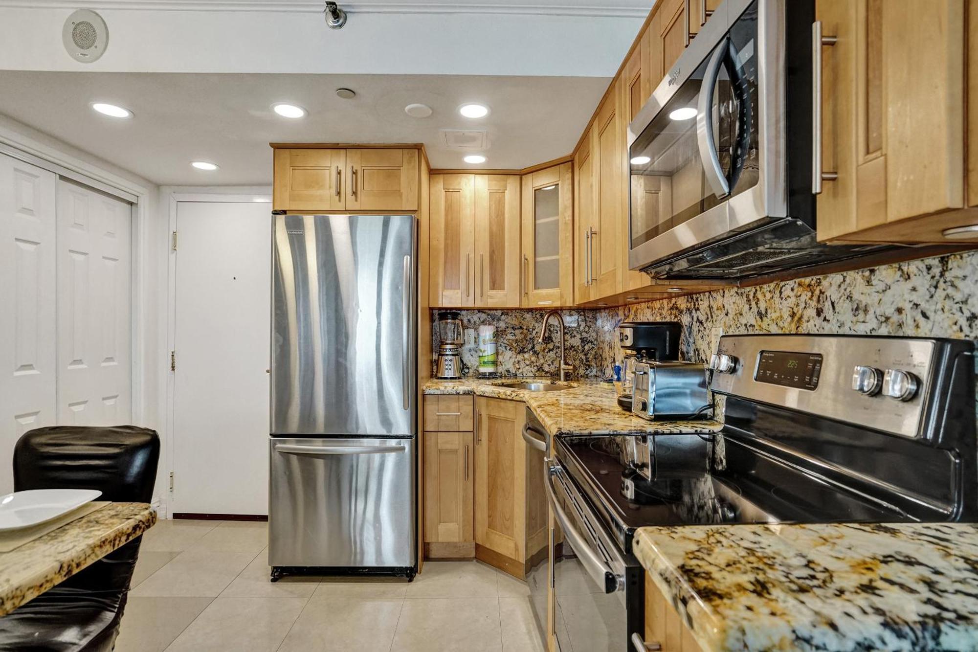 With Perks, Pools, Fitness Center, And A Relaxing Bathtub 916 Miami Beach