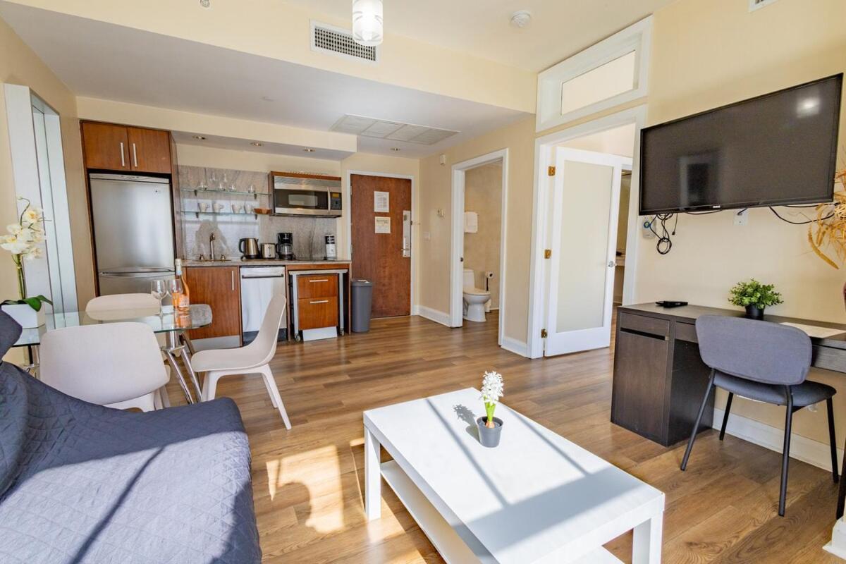 Amazing 1 Bedroom With Rooftop Pool D304 *