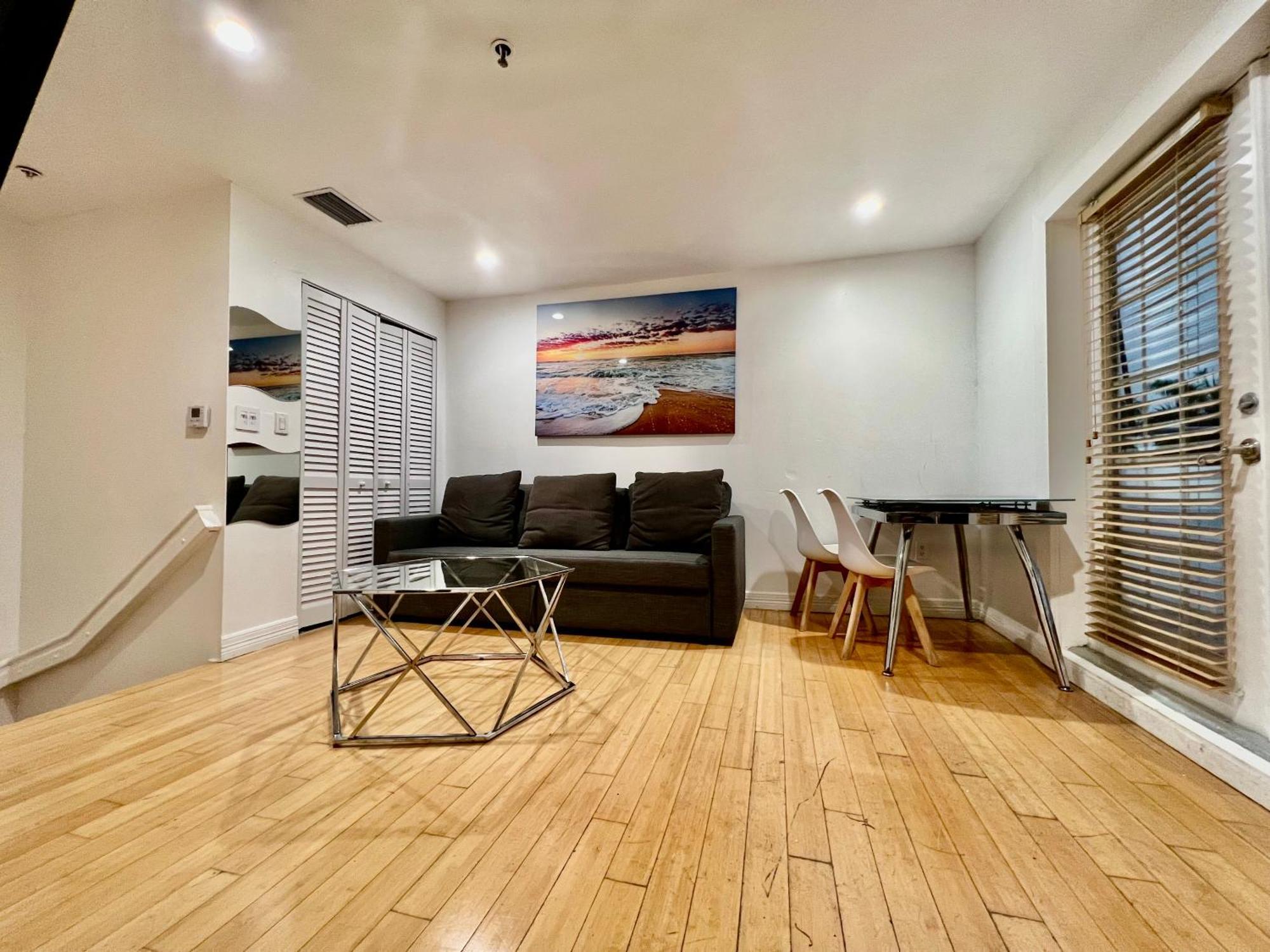 South Duplex With Terrace Near The * Miami Beach