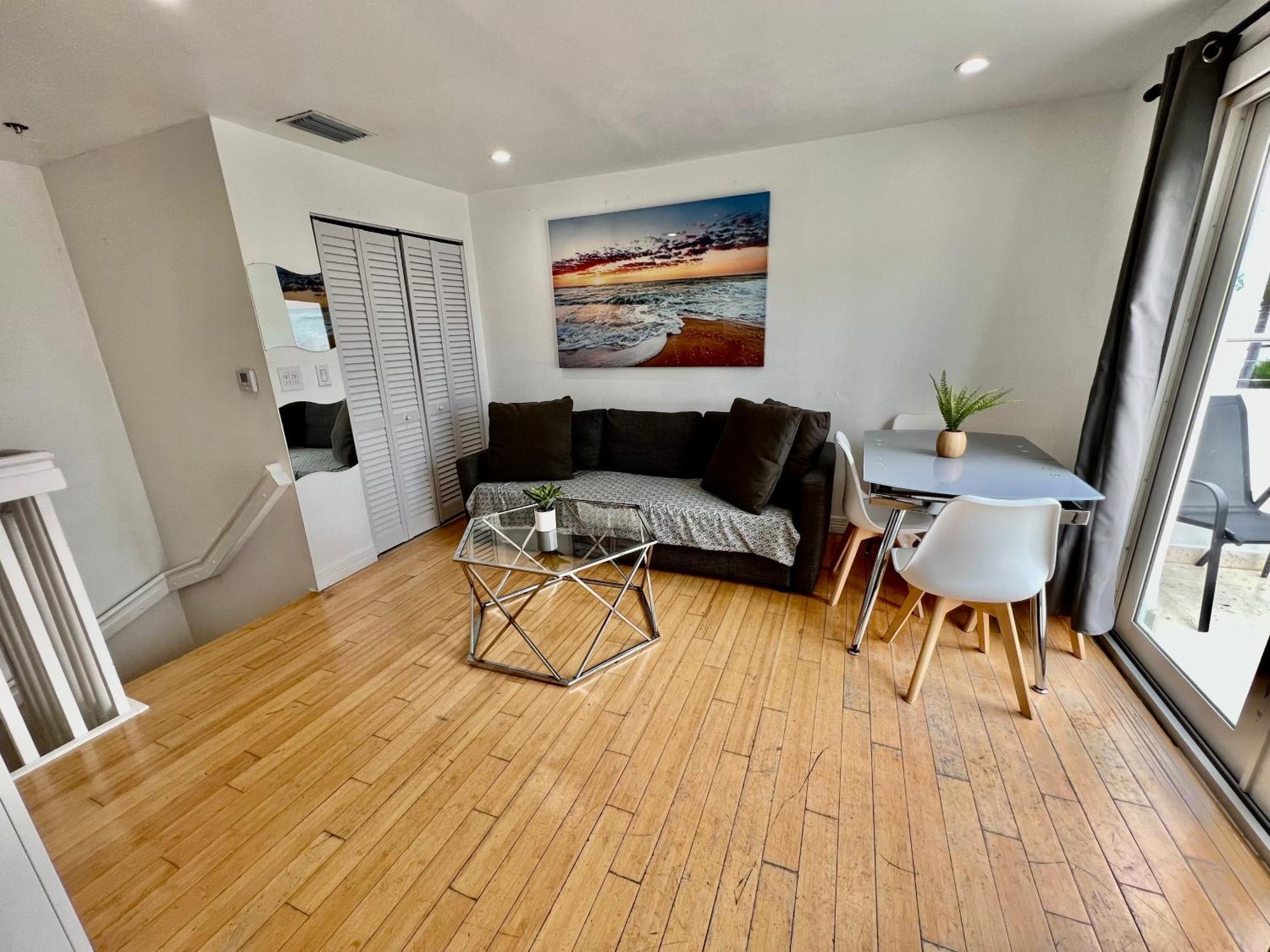 South Duplex With Terrace Near The *