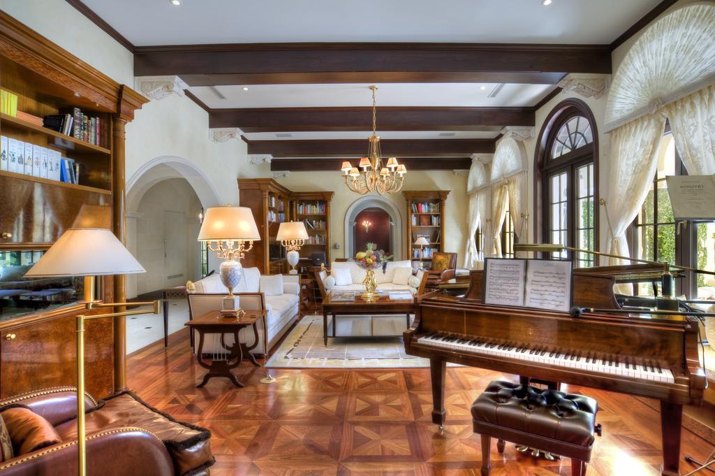 Villazzo Contenta Miami Miami Beach