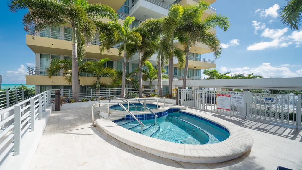 Beachfront Bentley One Bedroom With Balcony And Access *
