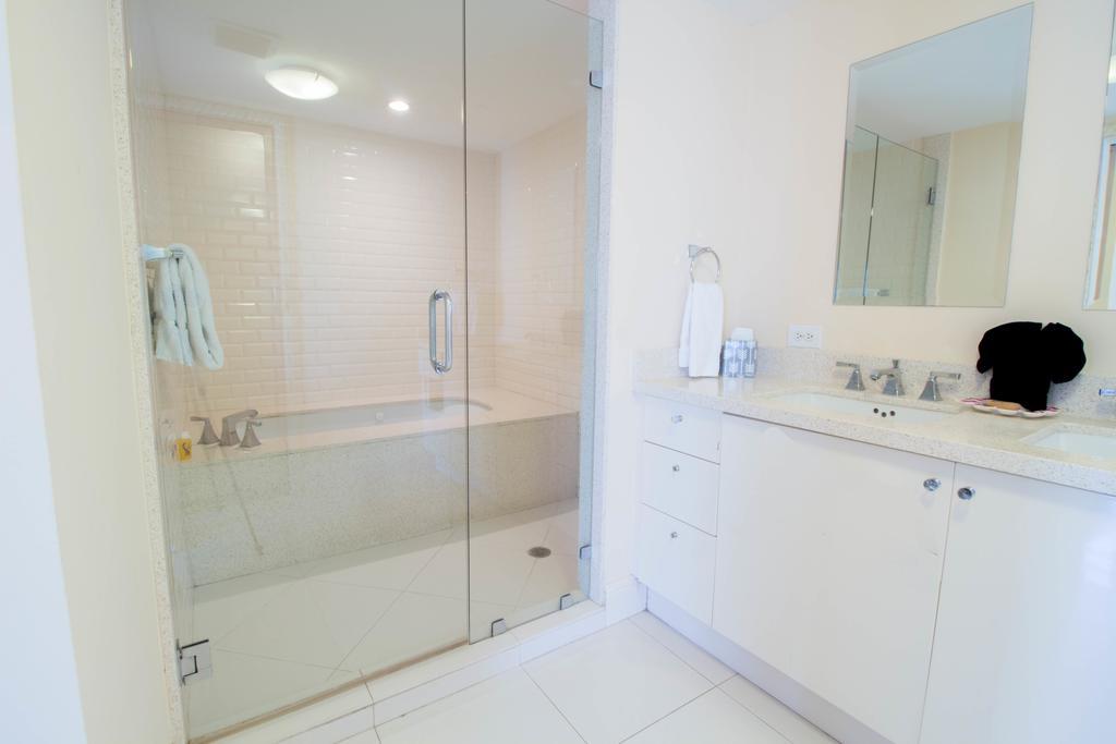 Carlyle On Ocean Drive Apartment Miami Beach