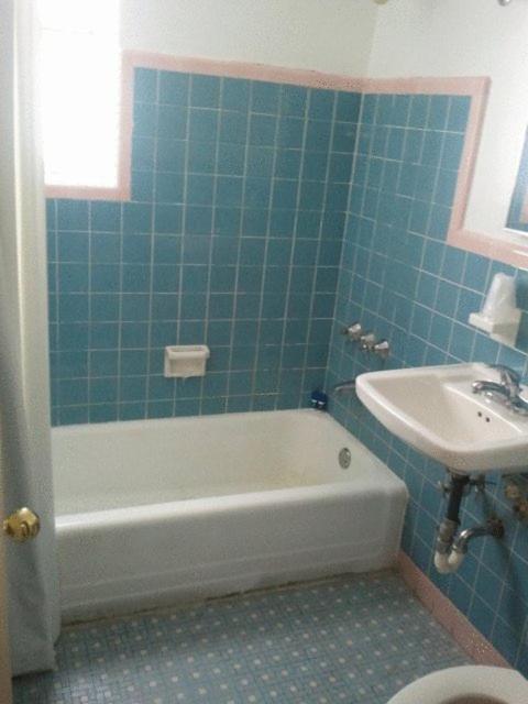 Collins Avenue Hostel *