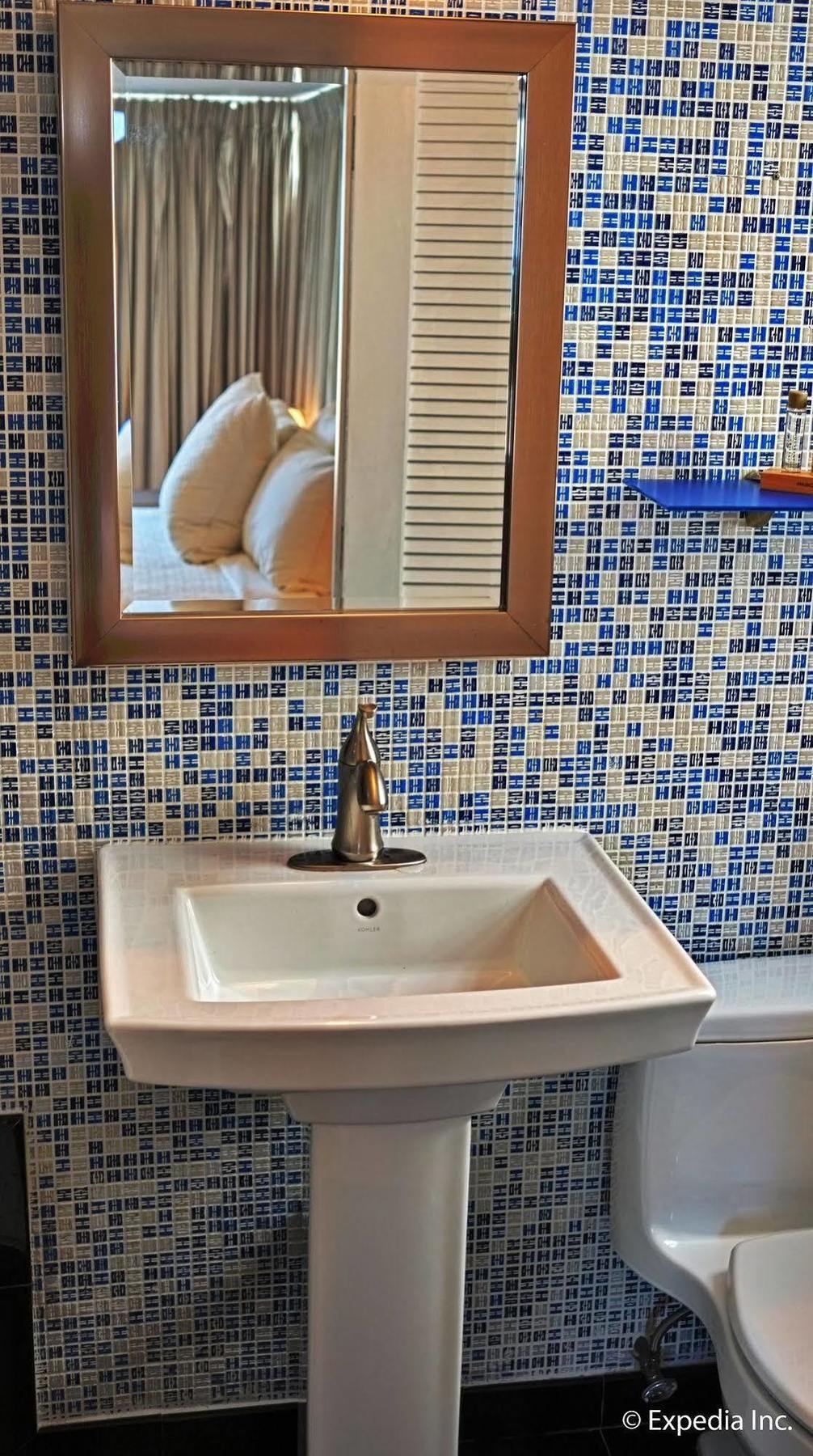 Hotel Colony
