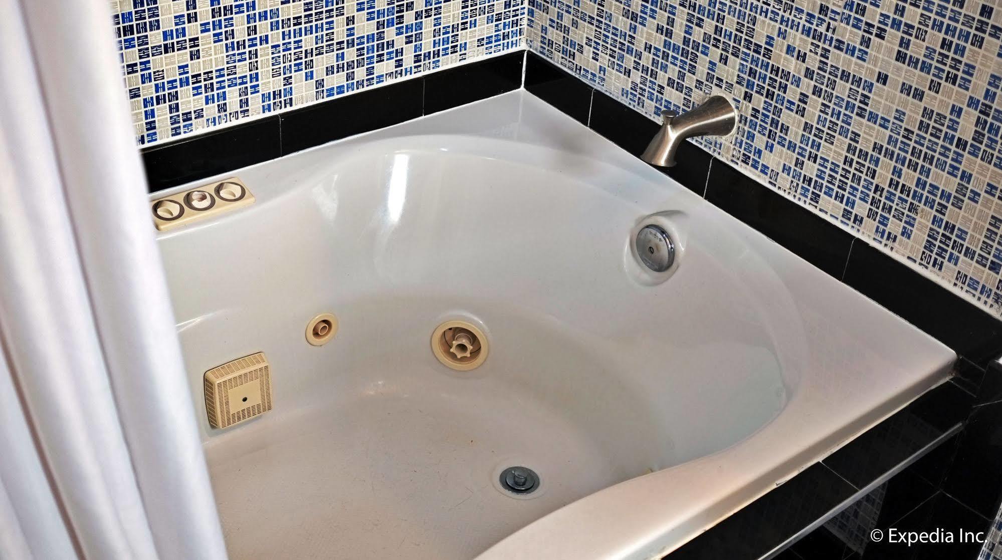 Colony Hotel 3*