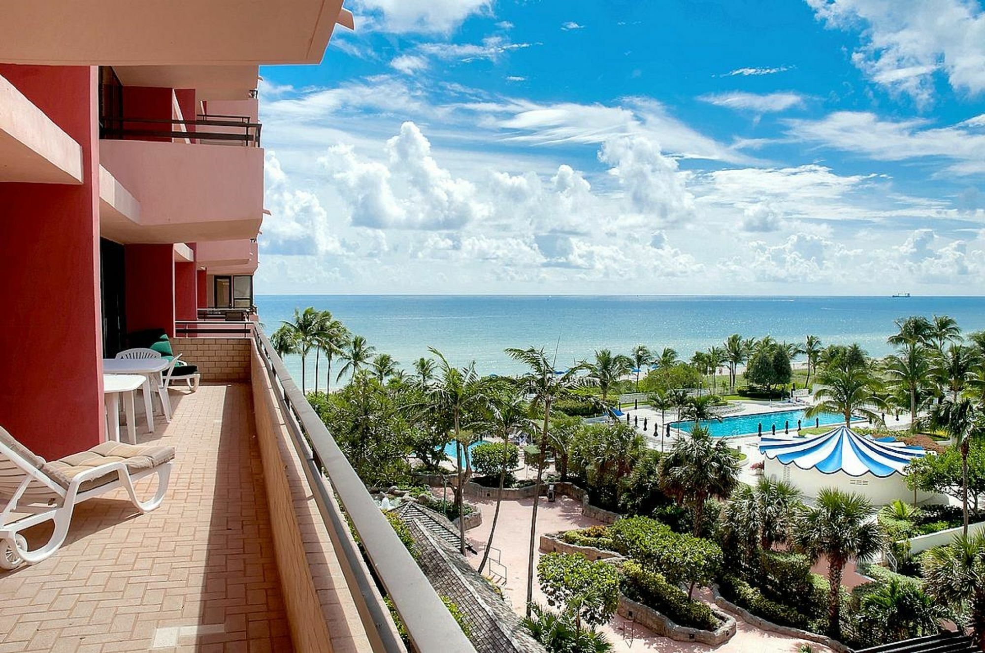 - Hora 3* Miami Beach