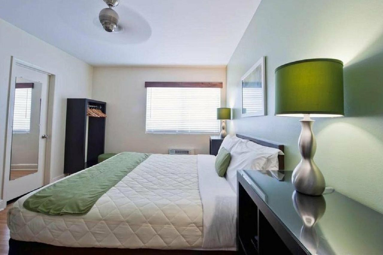 Hotel Colony