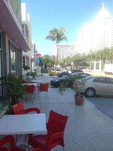 Collins Avenue Hostel *