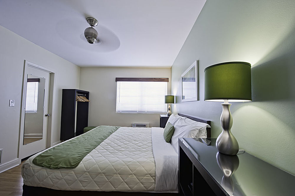 Colony Hotel